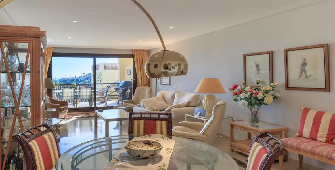 Venta de apartamento en planta baja en Benahavís 1