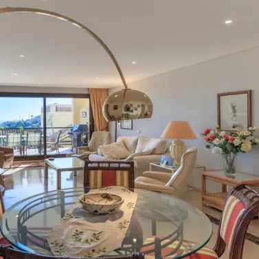 Venta de apartamento en planta baja en Benahavís