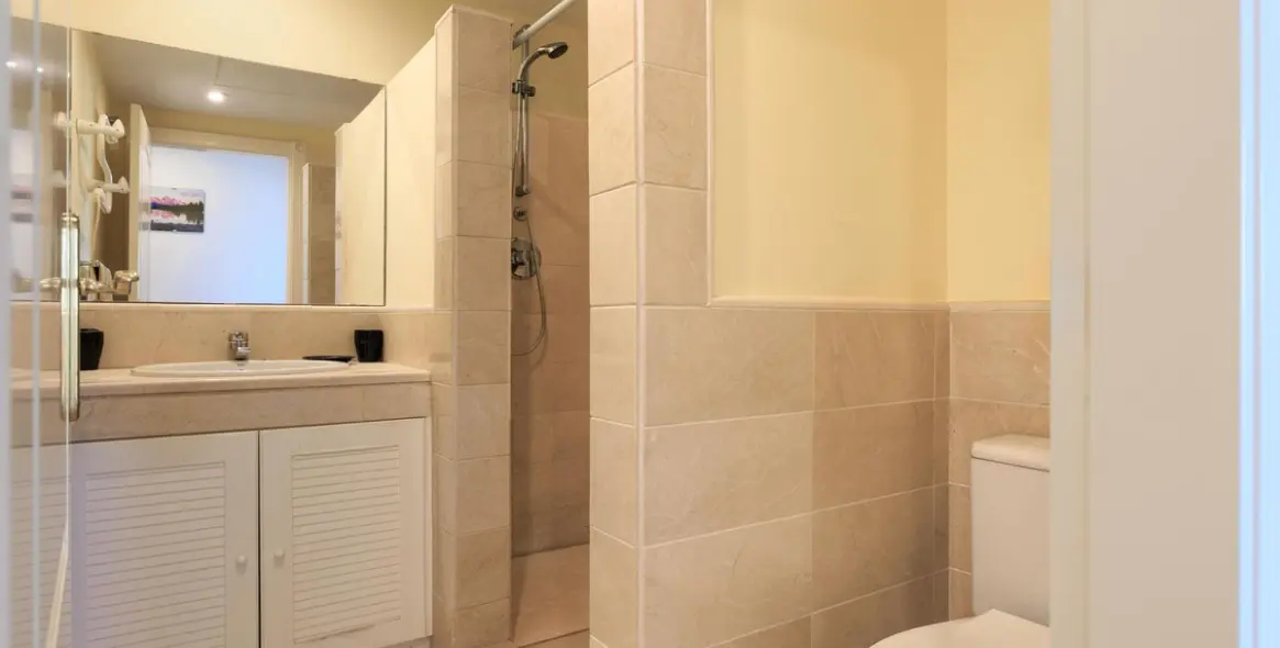 Venta de apartamento en planta baja en Benahavís 10