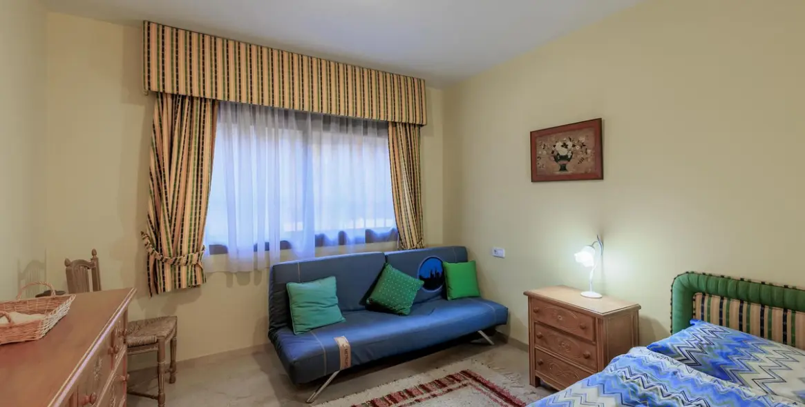 Venta de apartamento en planta baja en Benahavís 12