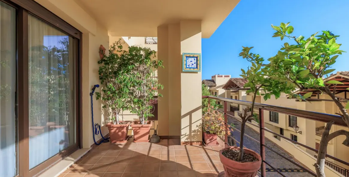 Venta de apartamento en planta baja en Benahavís 35