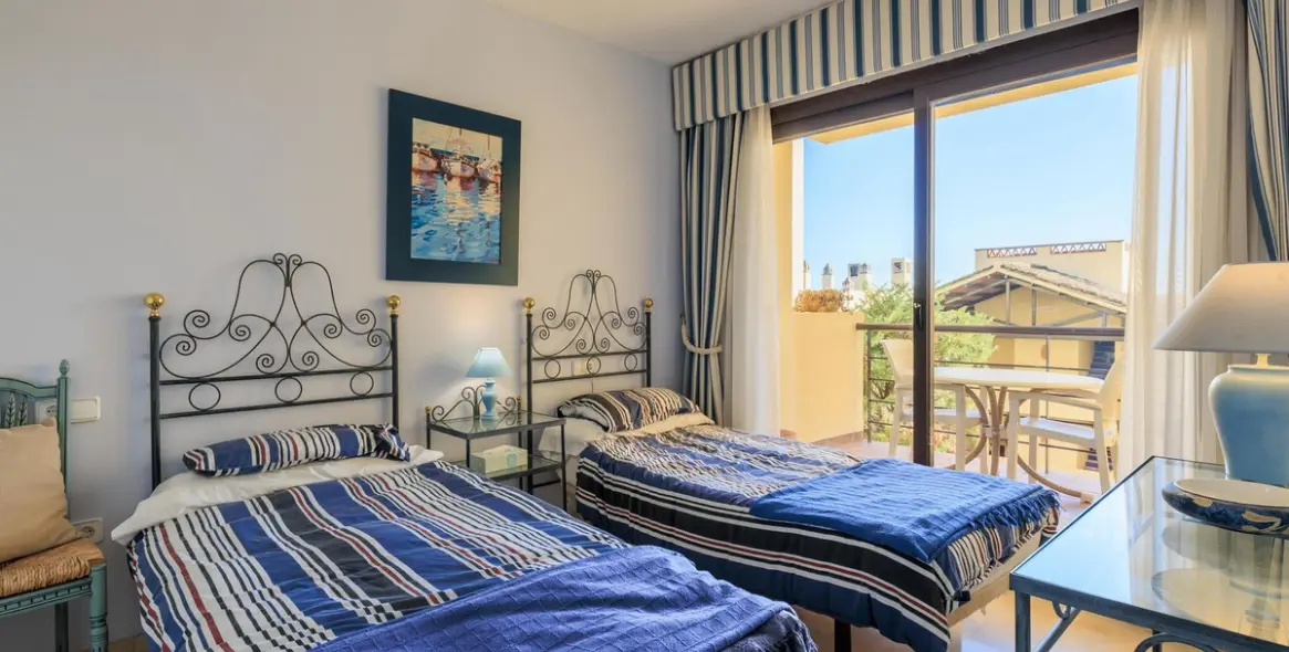 Venta de apartamento en planta baja en Benahavís 36