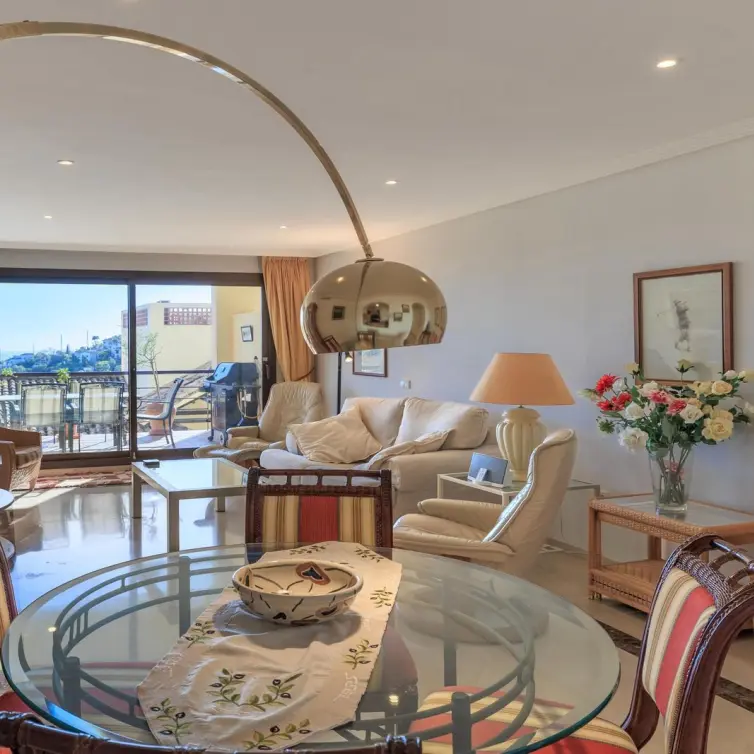 Venta de apartamento en planta baja en Benahavís