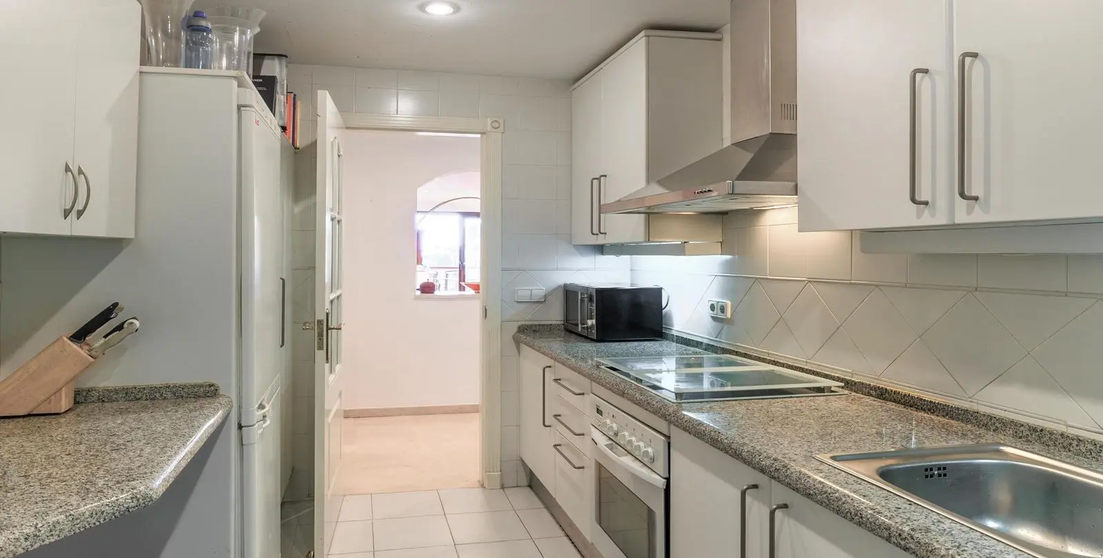 Venta de apartamento en planta baja en Benahavís 13