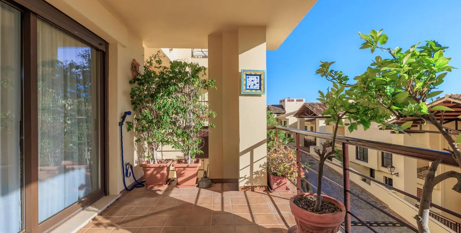 Venta de apartamento en planta baja en Benahavís 35