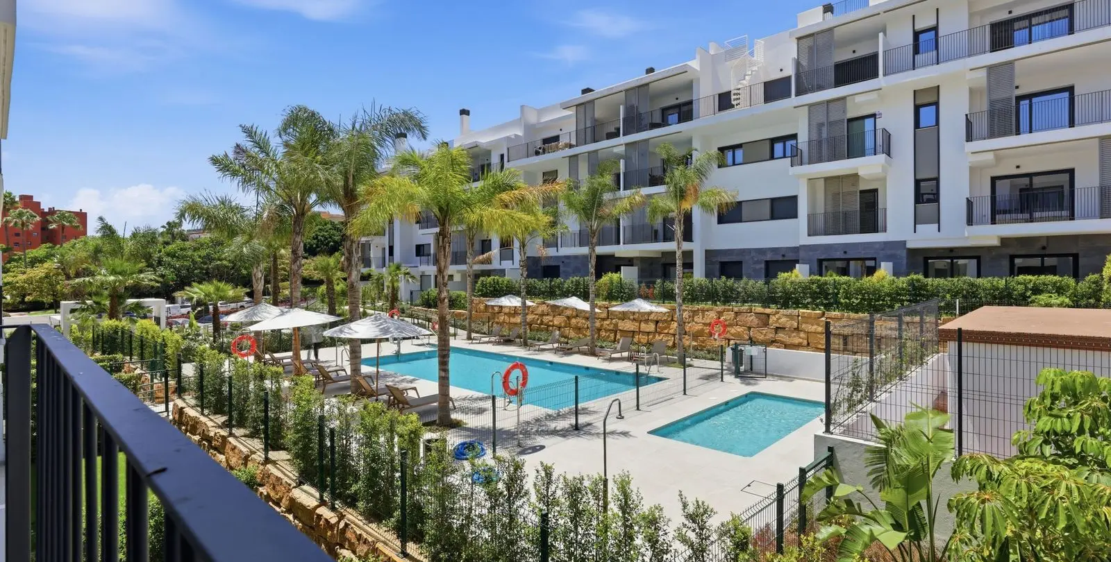 Продажа апартаментов на среднем этаже в Estepona 1