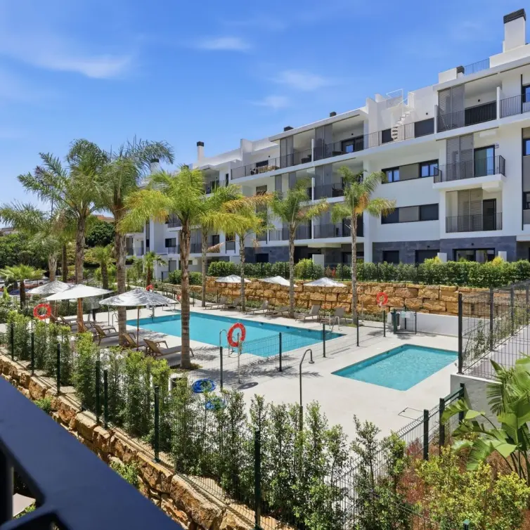Продажа апартаментов на среднем этаже в Estepona
