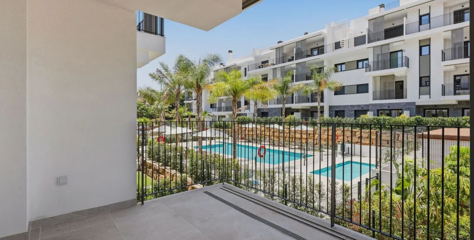 Продажа апартаментов на среднем этаже в Estepona 2