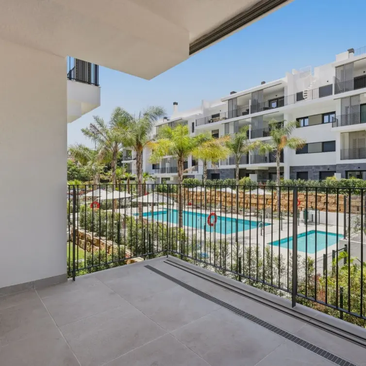 Продажа апартаментов на среднем этаже в Estepona