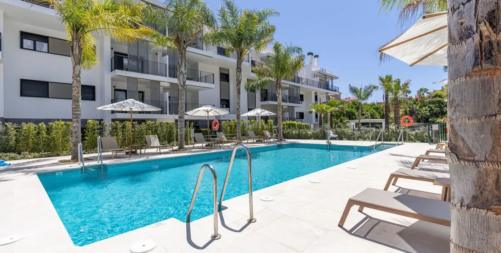 Продажа апартаментов на среднем этаже в Estepona 3