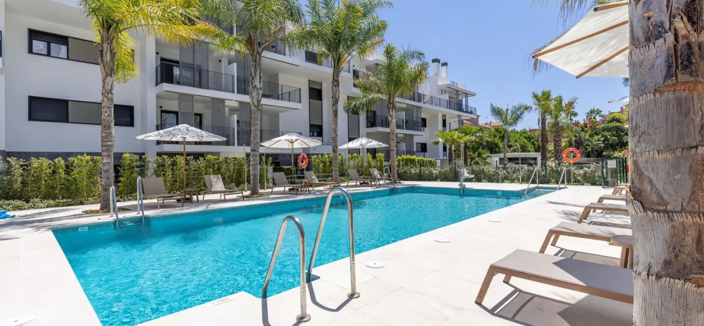 Продажа апартаментов на среднем этаже в Estepona 2