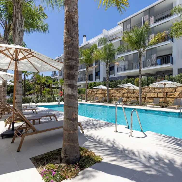 Продажа апартаментов на среднем этаже в Estepona