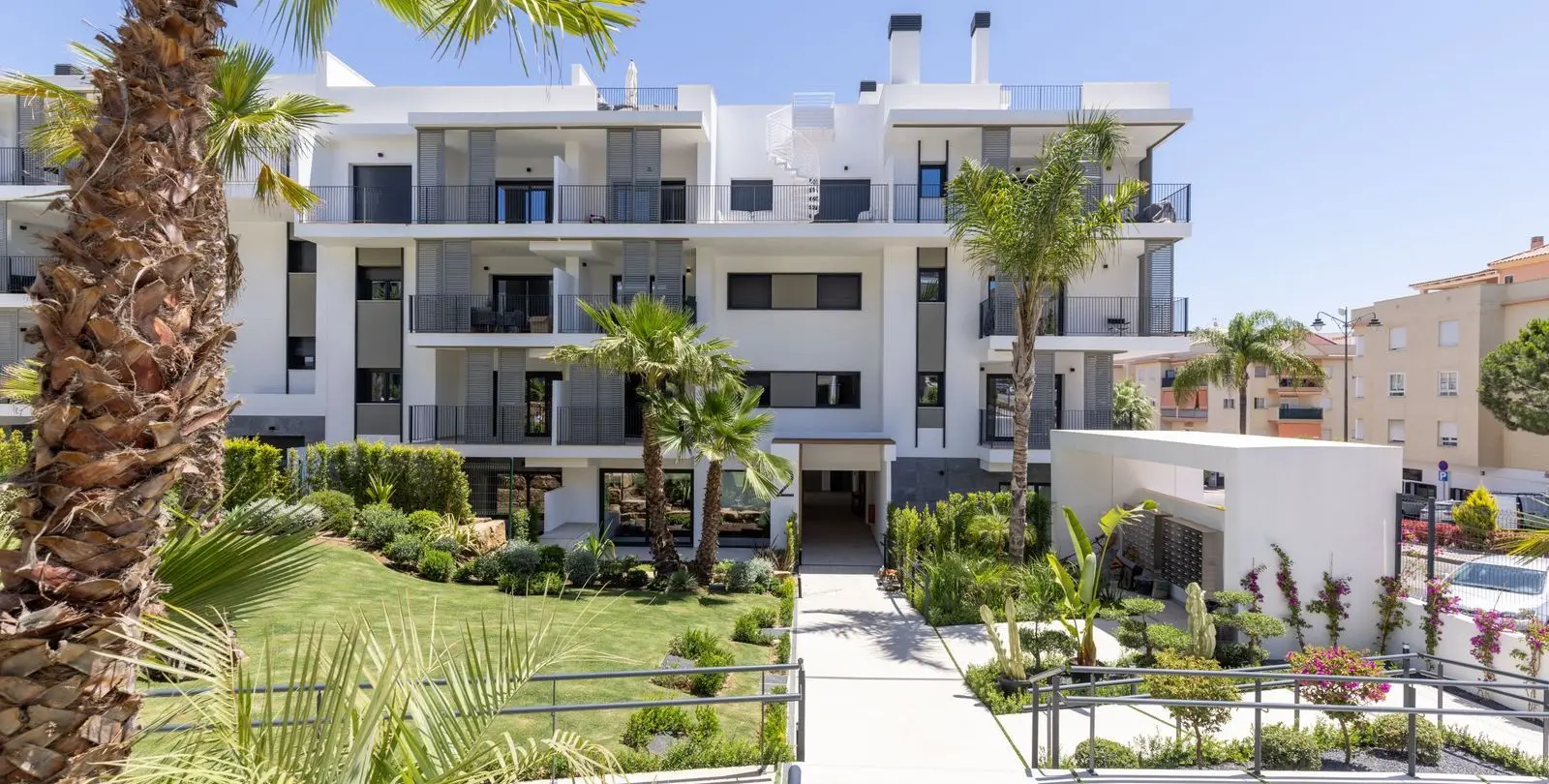 Продажа апартаментов на среднем этаже в Estepona 5