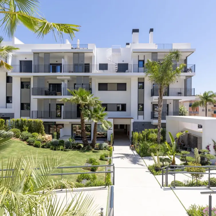 Продажа апартаментов на среднем этаже в Estepona