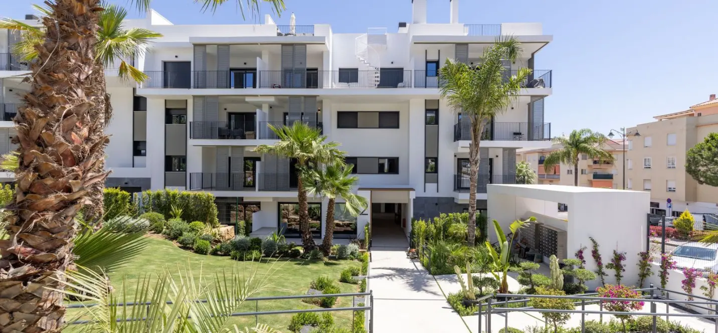 Продажа апартаментов на среднем этаже в Estepona 4