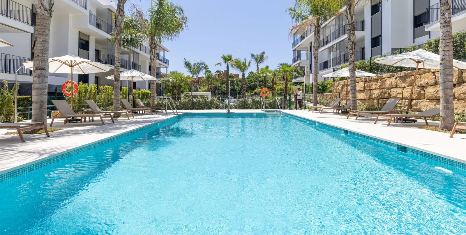 Продажа апартаментов на среднем этаже в Estepona 8