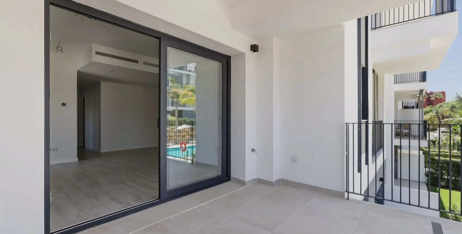Продажа апартаментов на среднем этаже в Estepona 10