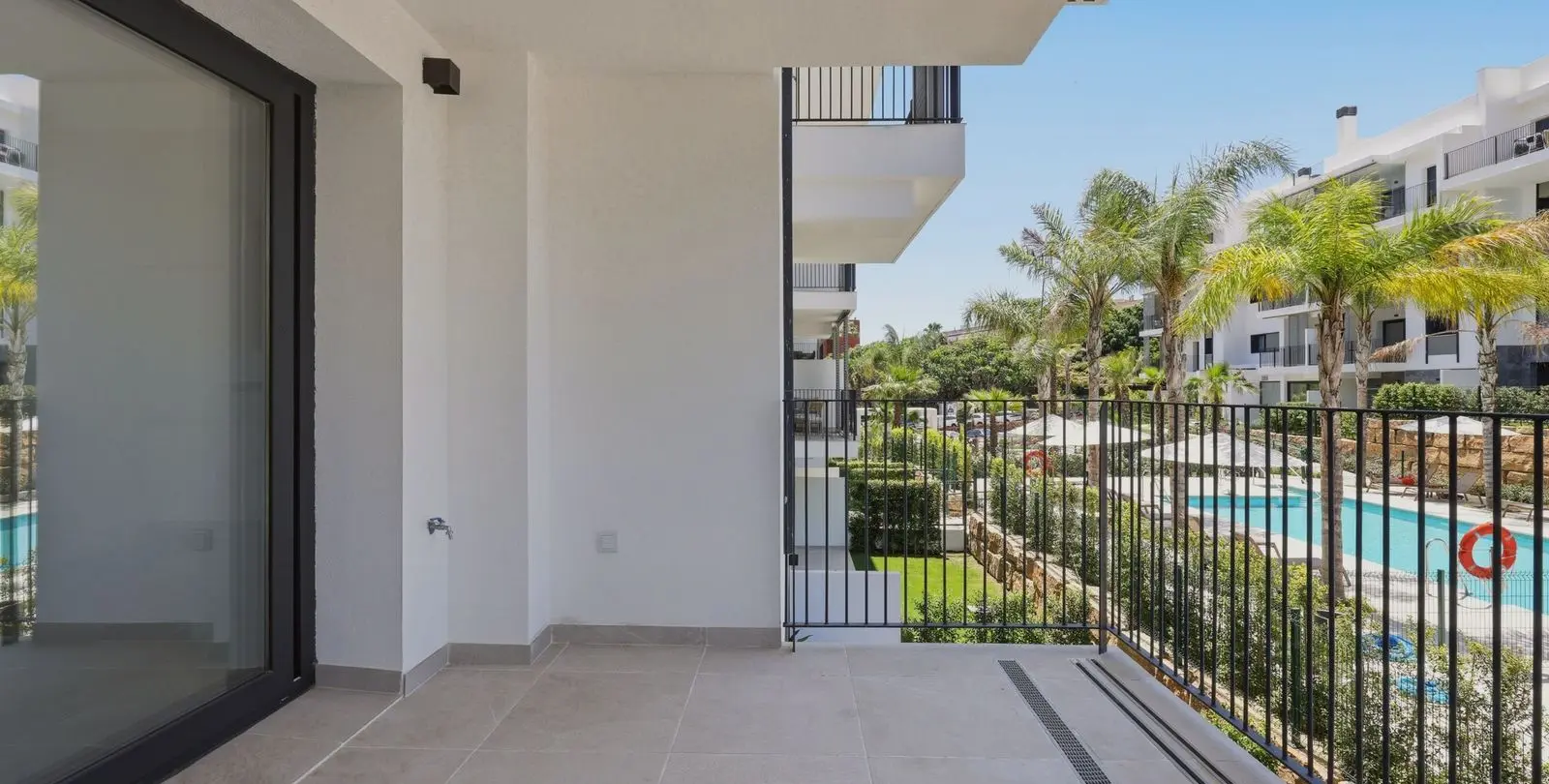 Продажа апартаментов на среднем этаже в Estepona 11