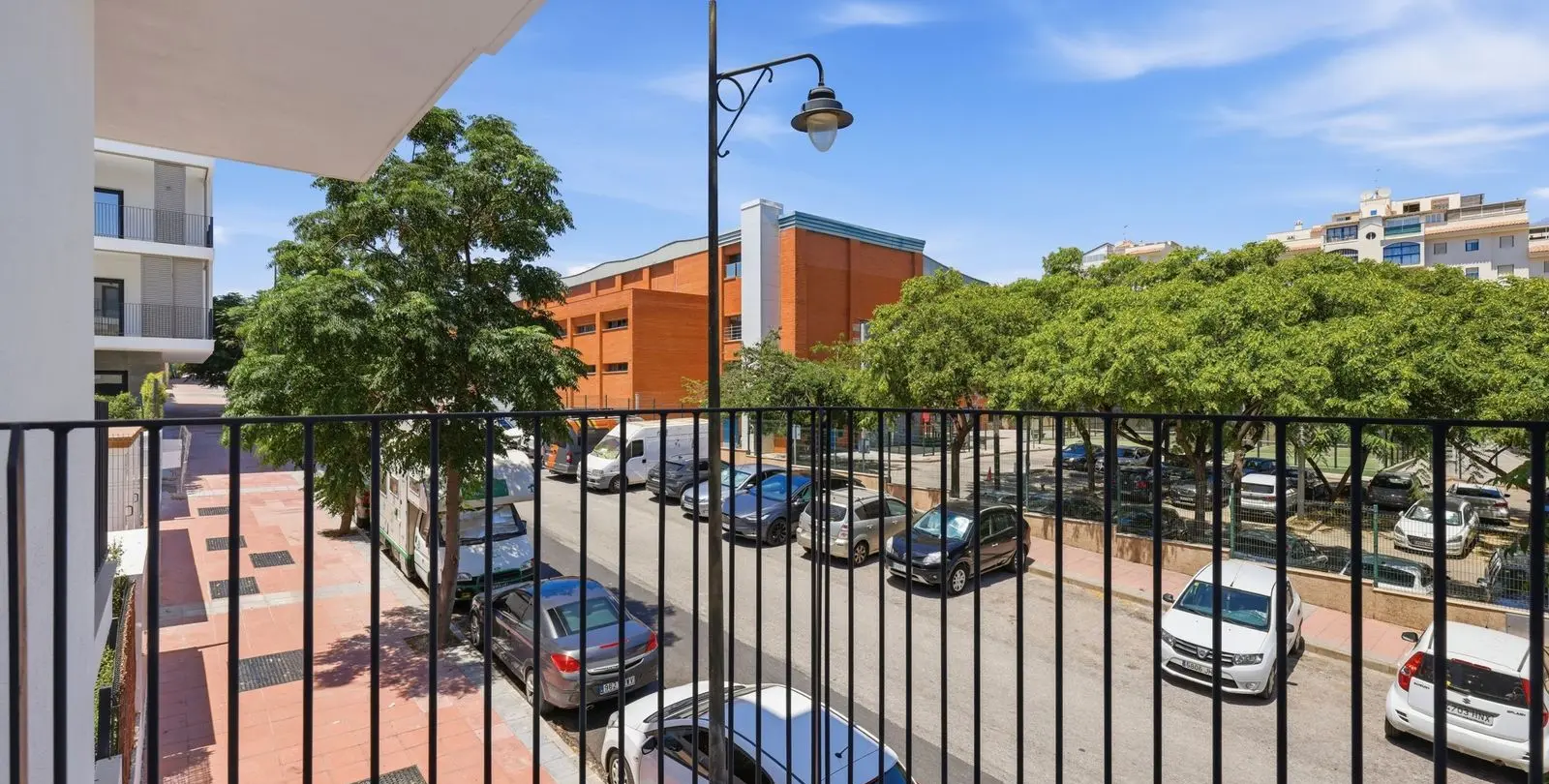 Продажа апартаментов на среднем этаже в Estepona 17
