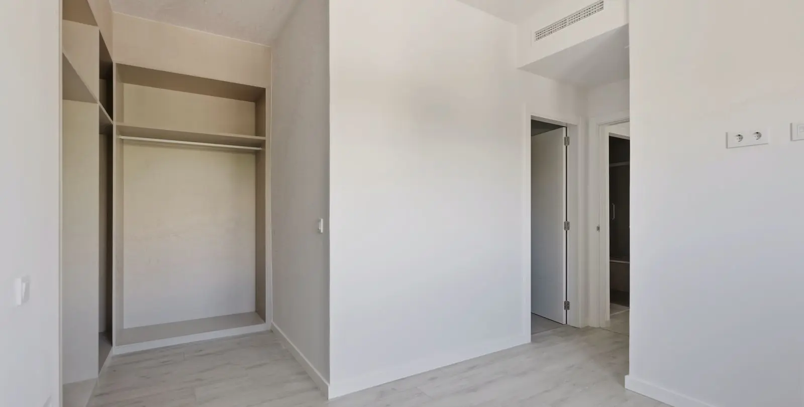 Продажа апартаментов на среднем этаже в Estepona 22
