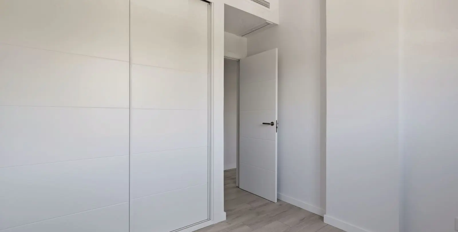 Продажа апартаментов на среднем этаже в Estepona 26