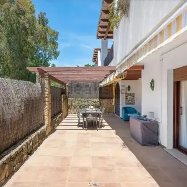 Sale of middle floor apartment in The Golden Mile
