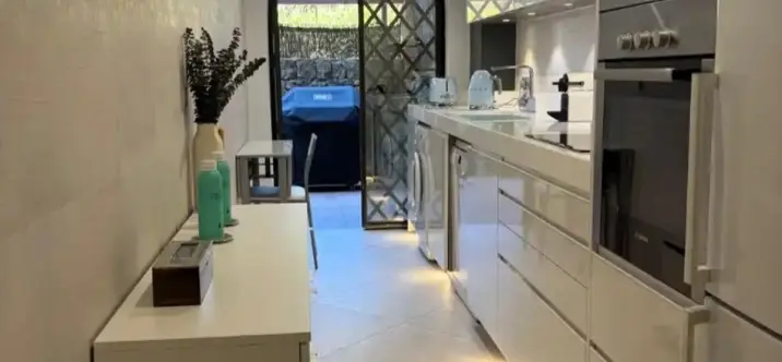 Sale of middle floor apartment in The Golden Mile 3