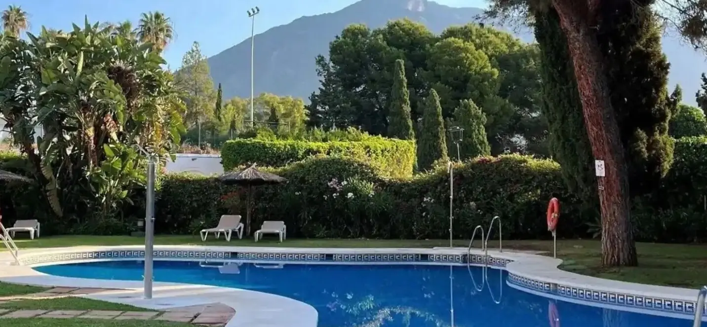 Sale of middle floor apartment in The Golden Mile 0