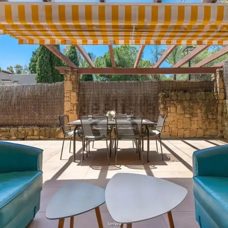 Sale of middle floor apartment in The Golden Mile