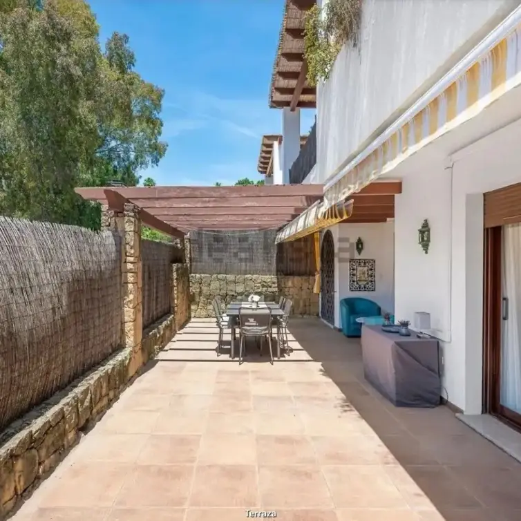 Sale of middle floor apartment in The Golden Mile