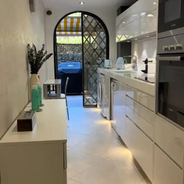Sale of middle floor apartment in The Golden Mile