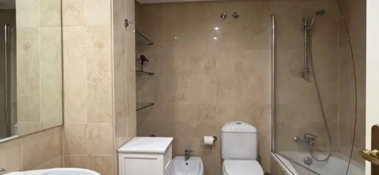Sale of middle floor apartment in The Golden Mile 4
