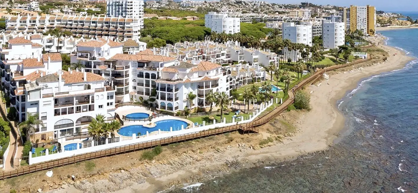 Sale of ground floor apartment in Calahonda 0