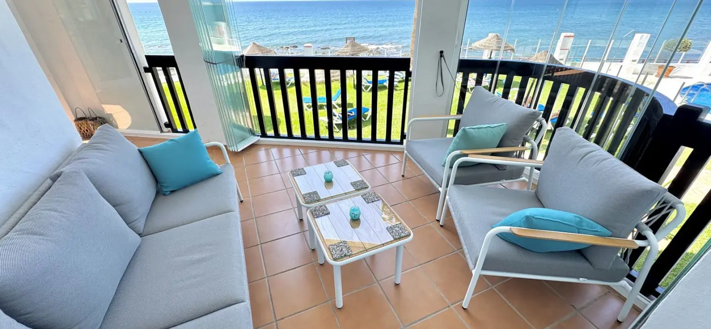 Sale of ground floor apartment in Calahonda 2