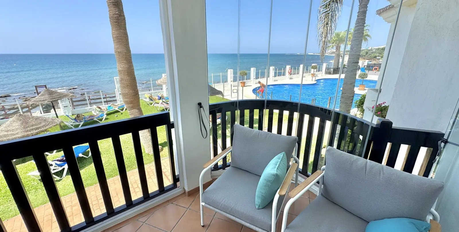 Sale of ground floor apartment in Calahonda 4