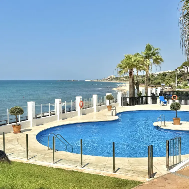Sale of ground floor apartment in Calahonda
