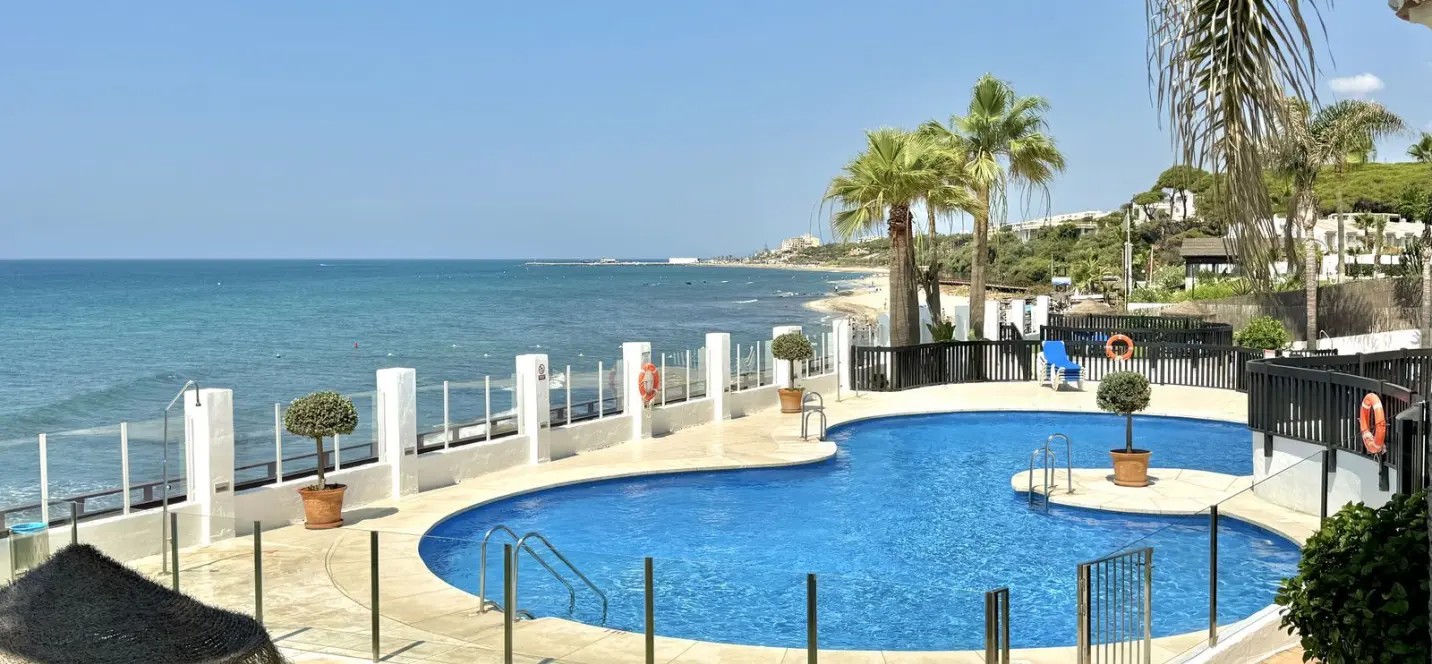 Sale of ground floor apartment in Calahonda 4