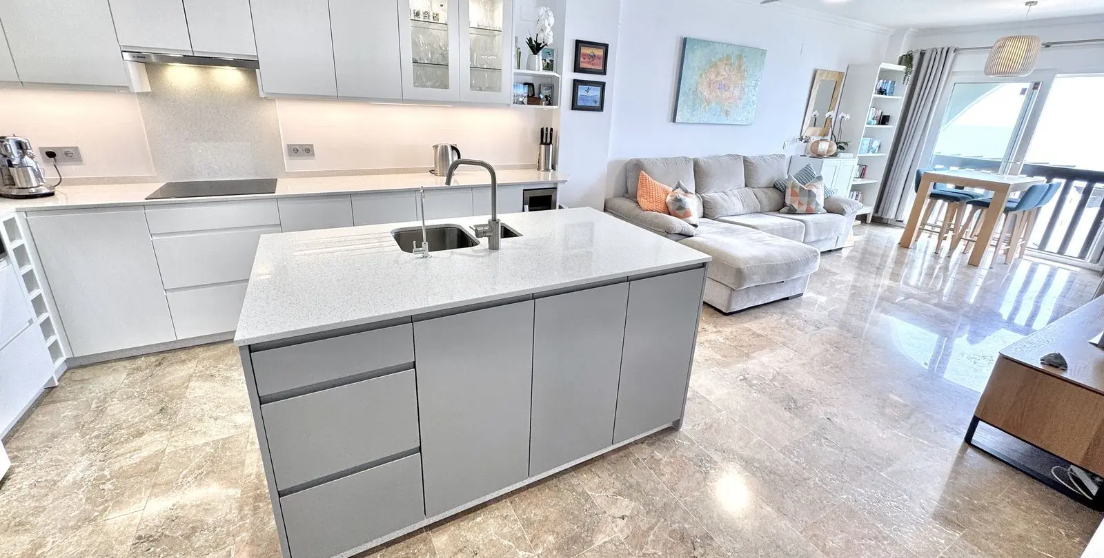 Sale of ground floor apartment in Calahonda 13