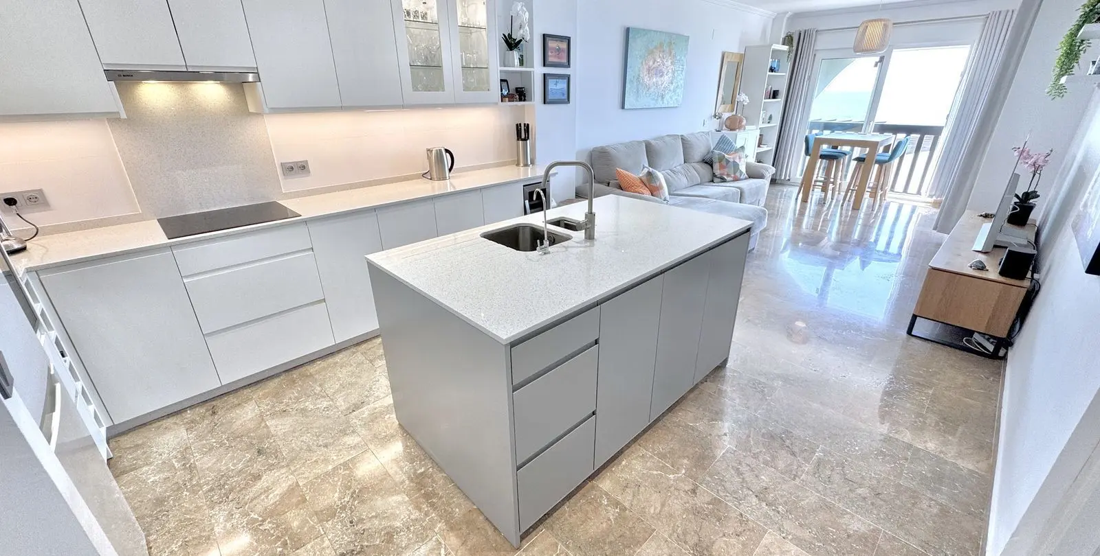 Sale of ground floor apartment in Calahonda 14