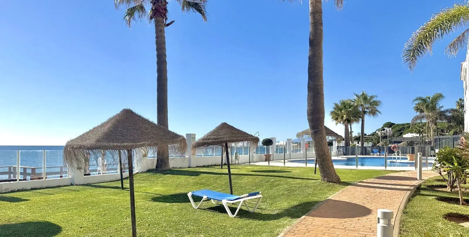 Sale of ground floor apartment in Calahonda 26