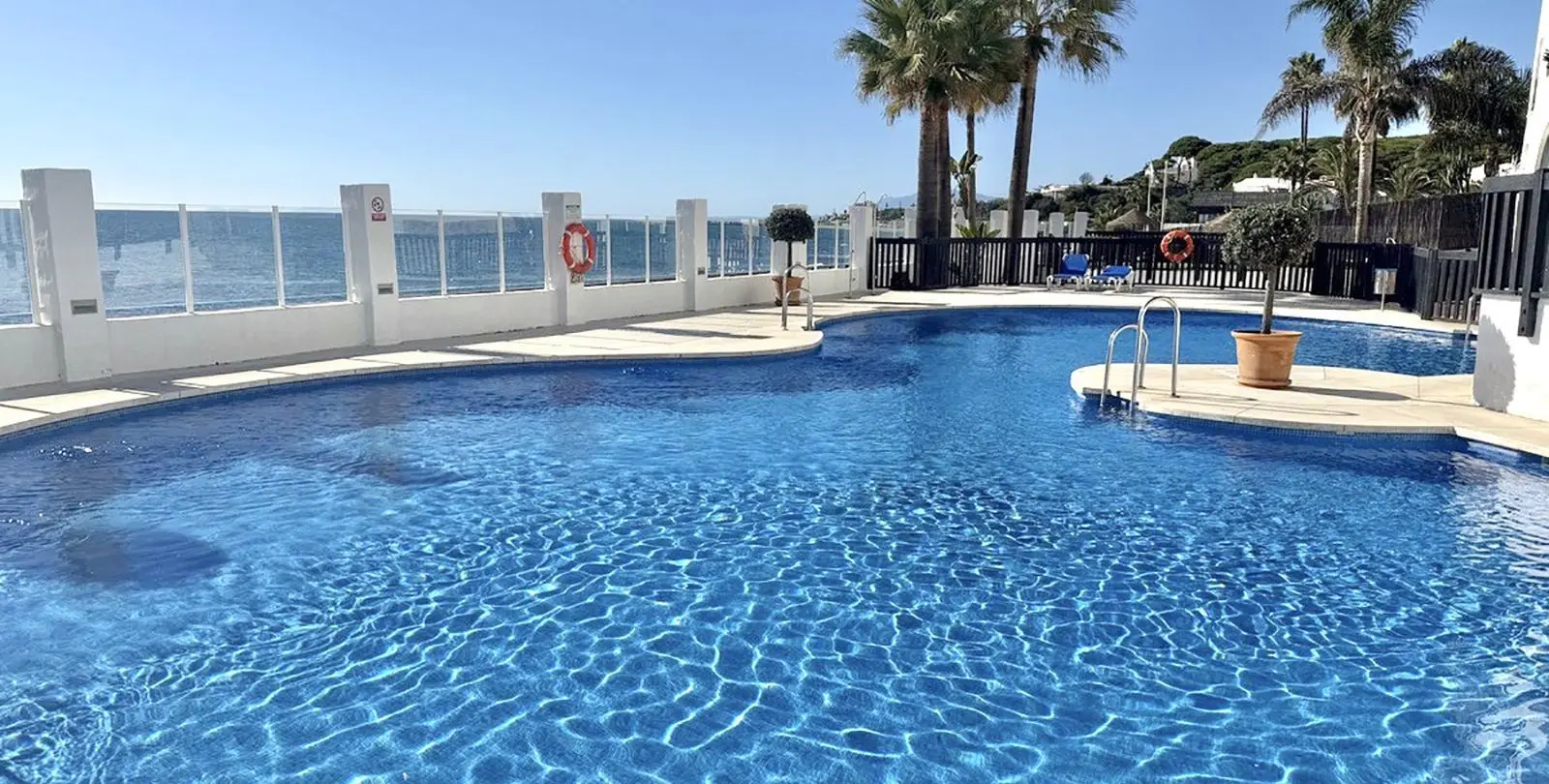 Sale of ground floor apartment in Calahonda 27