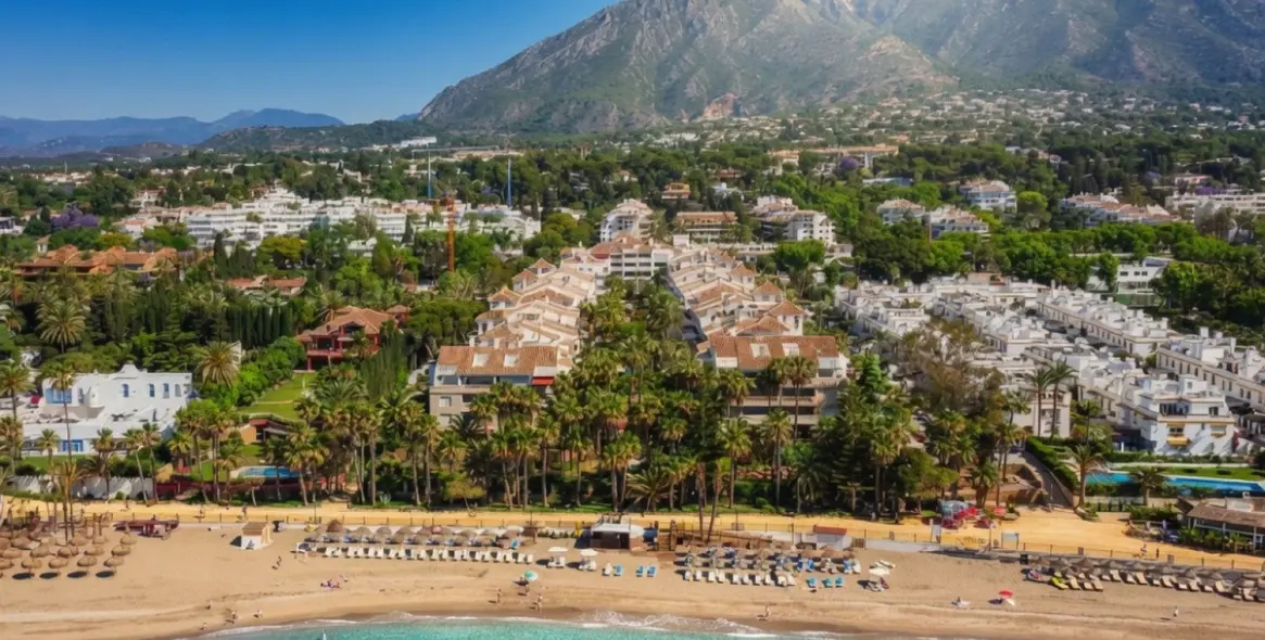 Venta de apartamento en planta media en Marbella 1