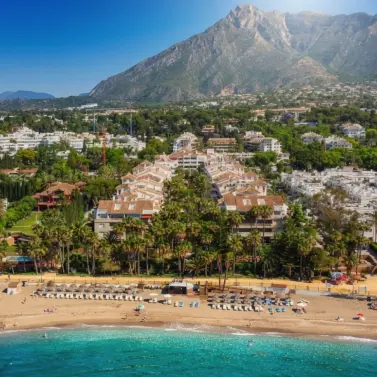Venta de apartamento en planta media en Marbella