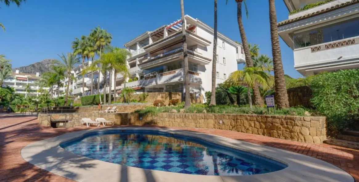 Venta de apartamento en planta media en Marbella 3