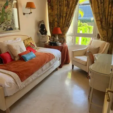 Venta de apartamento en planta media en Marbella