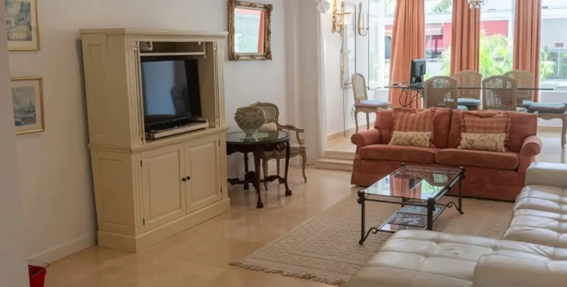Venta de apartamento en planta media en Marbella 5