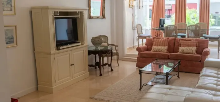 Venta de apartamento en planta media en Marbella 4