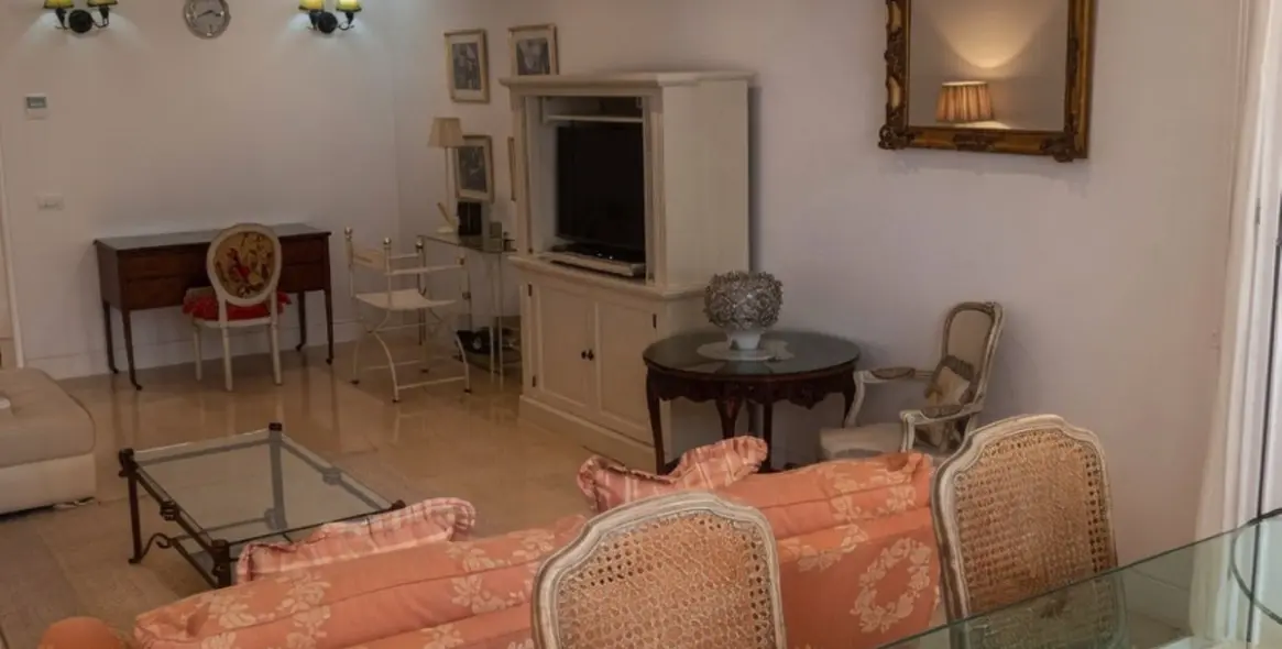 Venta de apartamento en planta media en Marbella 6