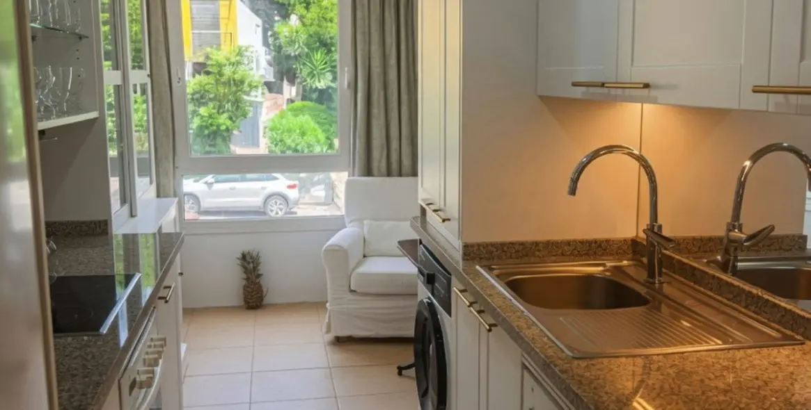 Venta de apartamento en planta media en Marbella 8