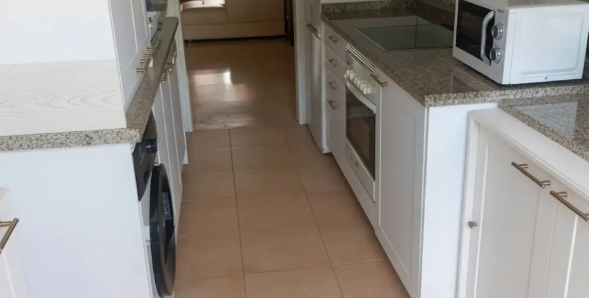 Venta de apartamento en planta media en Marbella 10
